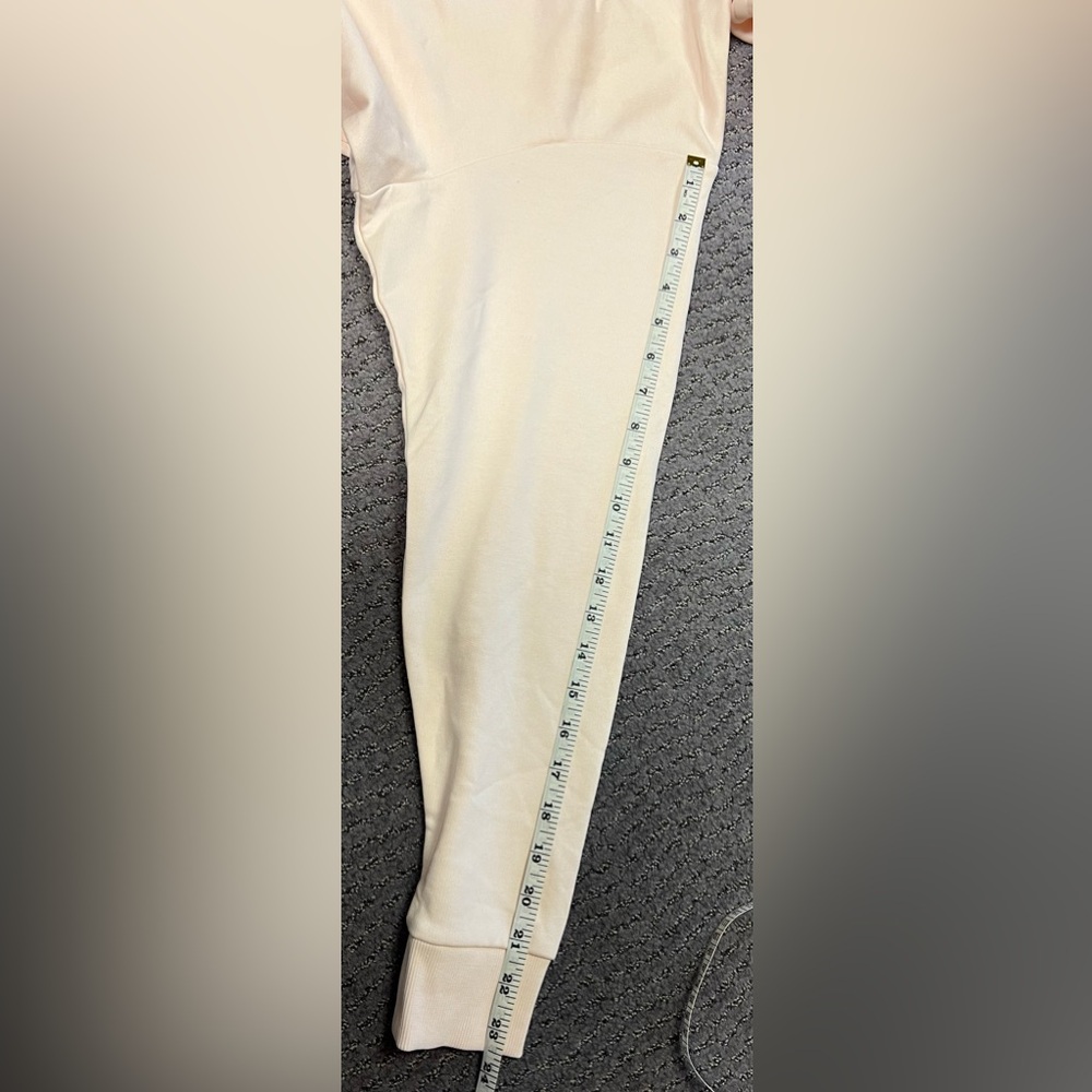 PUMA Women's Rosewater Pink and White Essentials Cropped Hoodie NWT - Picture 9 of 9